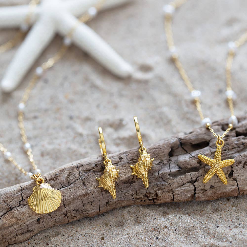 Scallop Shell and Pearl Station Chain Necklace