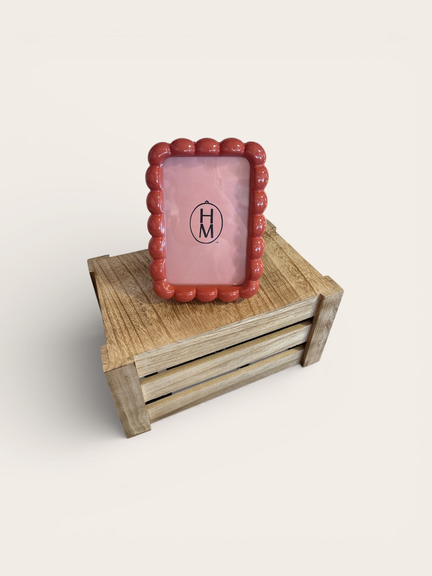 Resin Scalloped Photo Frame