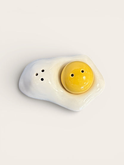 S/2 Stoneware Egg Yolk/White S & P Shakers